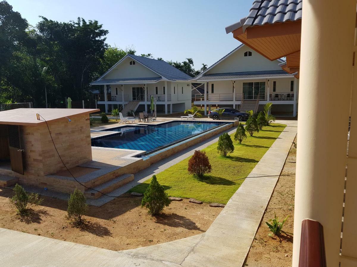 Poolside Bungalows Khao Lak Exterior photo